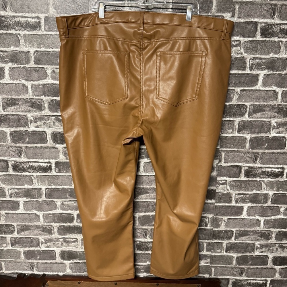 NWT Abercrombie & Fitch The 90s Straight Ultra High Rise faux leather pants tan - Picture 8 of 11